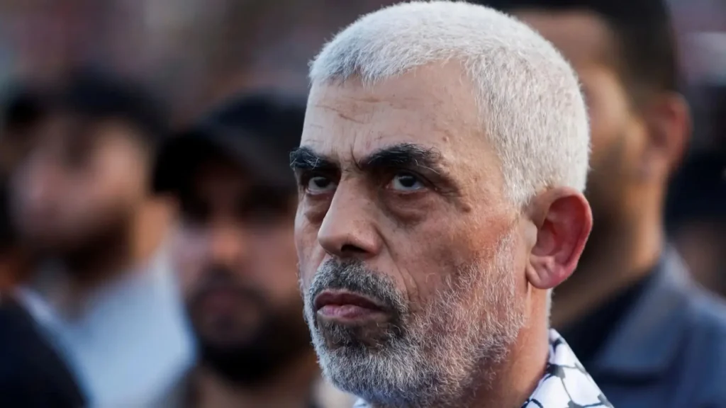 على غرار عرفات”.. إسرائيل تفكر في “نفي” يحيى السنوار….