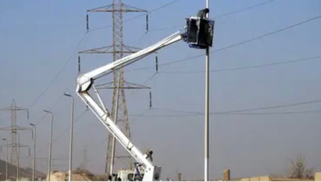 بعد وقف خطط تخفيف الأحمال.. لماذا تنقطع الكهرباء في مصر؟