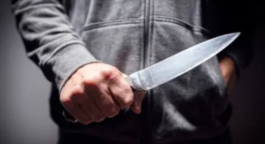 مزاح انقلب مشاجرة.. مقتل شاب على يد آخر طعناً في مصر