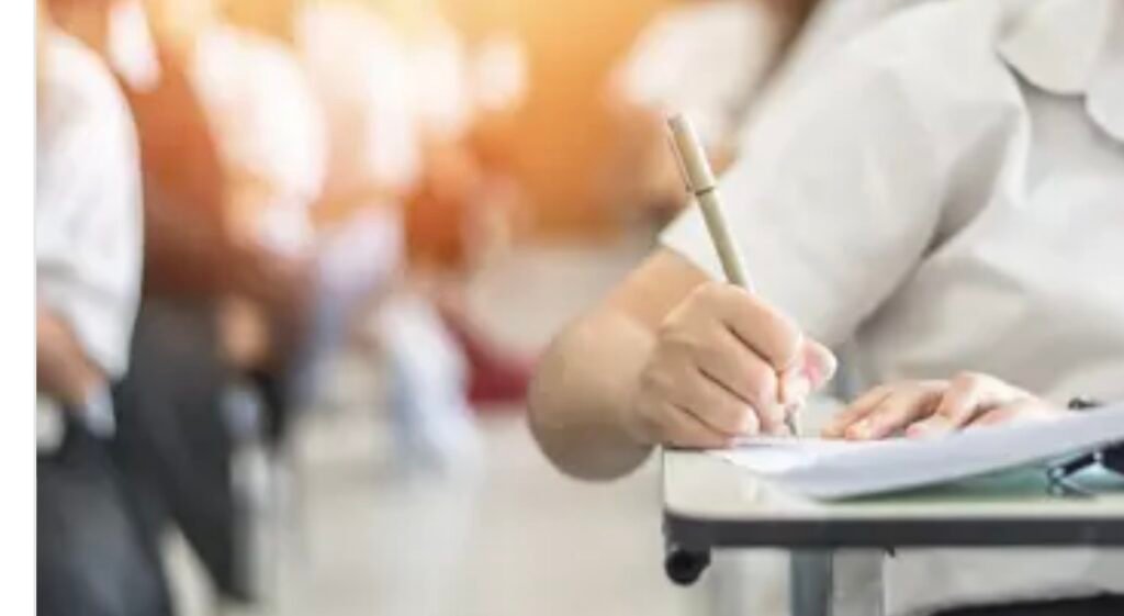 بعد ادعاءات تغيير نتيجة الثانوية العامة مقابل المال.. التربية المصرية ترد