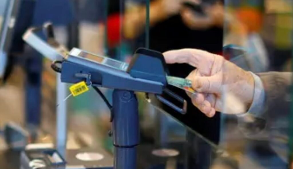 **U.S. Consumer Confidence Hits 6-Month High, Inflation Expectations Fall to March 2020 Low**