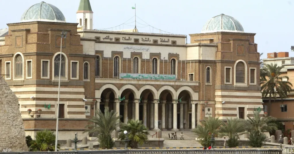 الدينار الليبي يتراجع بالسوق السوداء وسط أزمة المصرف المركزي…