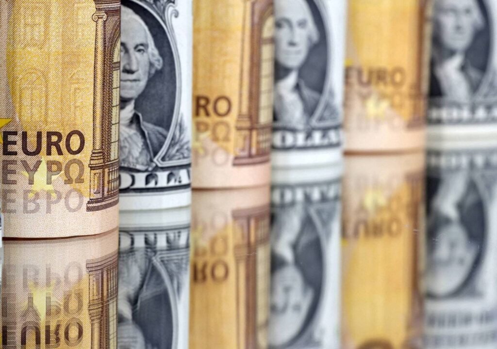 الدولار يلامس أعلى مستوى في أسبوعين مقابل اليورو…