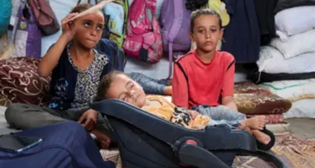 دير البلح أولاً.. أطفال غزة يبدأون أخذ تلاقيح الشلل