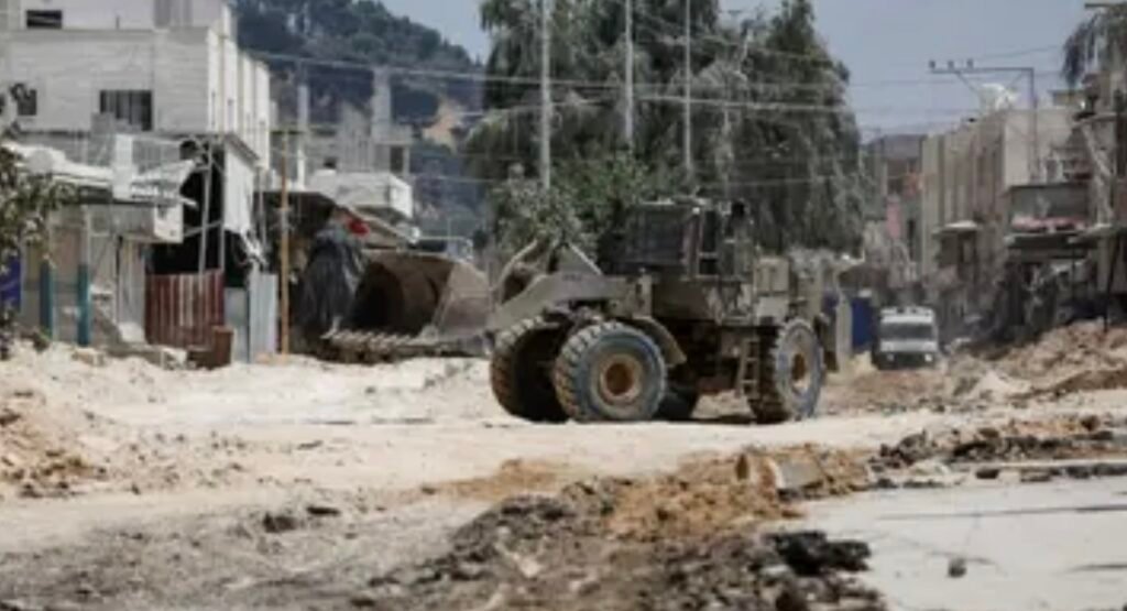 **Intermittent Clashes in Jenin Amid Widespread Devastation from Israeli Bombardment**