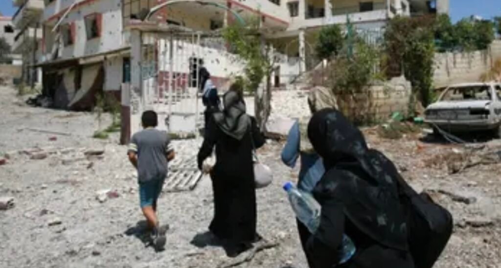 نزوح أم خوف من توسع الحرب.. طوابير سيارات جنوب لبنان