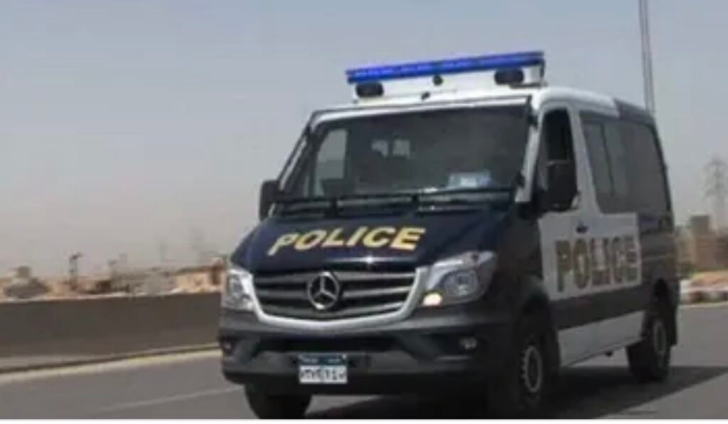 سيارة شرطة دهست مصرية ونجلها!.. “الداخلية” توضح