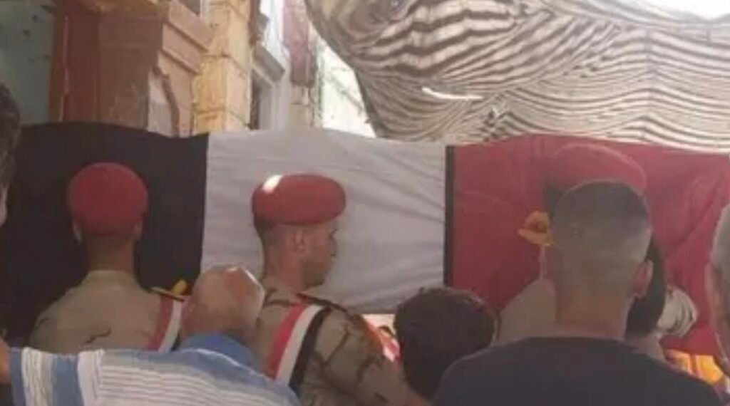 بعد 57 عاماً.. جنازة عسكرية لجندي مصري عثر على رفاته في سيناء