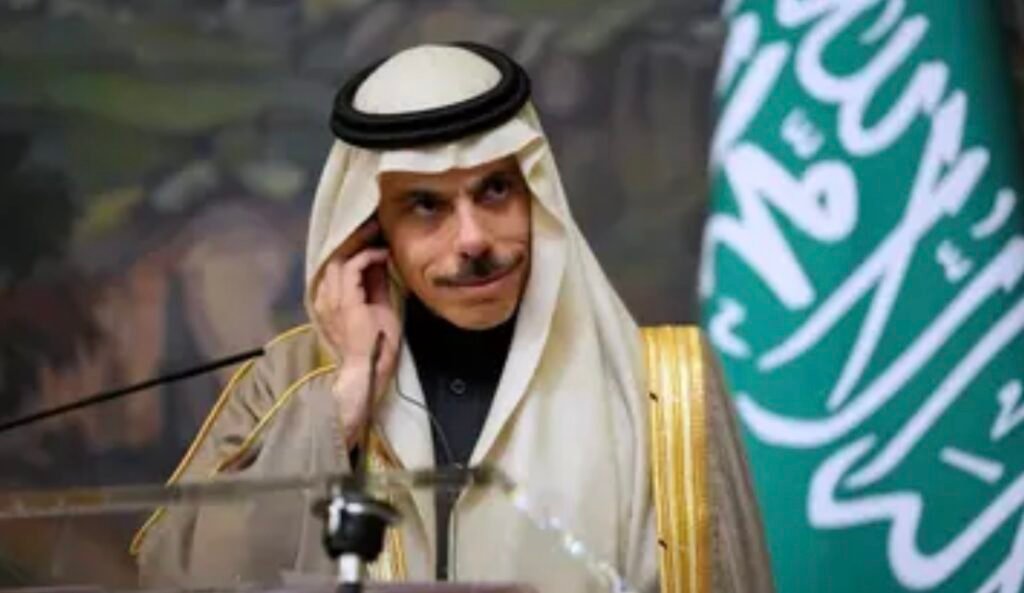 وزير الخارجية السعودي: نؤكد على ضرورة الاستقرار في لبنان