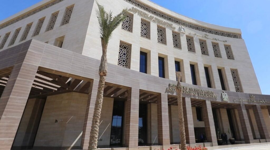 علم المثلية في كتاب الوزارة.. ماذا قالت التعليم؟…