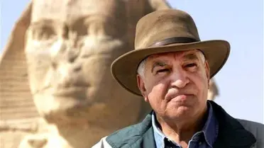 مصر.. عالم الآثار زاهي حواس يعلق على واقعة “كلب الهرم”…