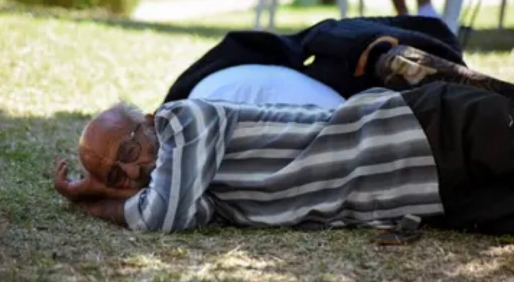 يواجه أخطر المحطات بتاريخه.. نصف مليون نازح في لبنان
