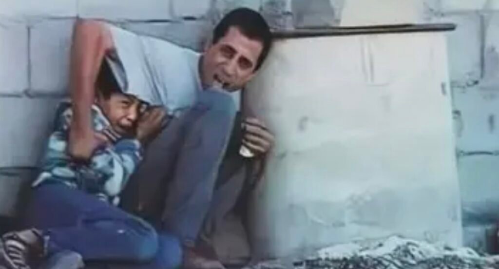 المشهد يتكرر بعد 24 عاماً.. والد محمد الدرة يشيّع أحفاده