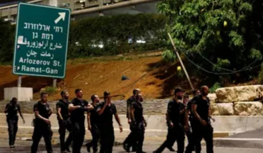 قتلى ومصابون بإطلاق نار في تل أبيب.. وصورة للمنفذين