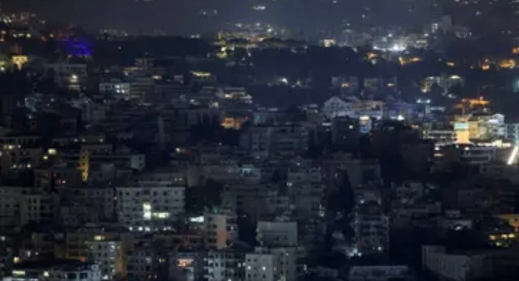 غارات إسرائيلية عنيفة على الضاحية.. وحزب الله يستهدف الجليل وحيفا