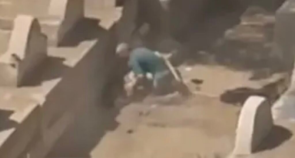 فيديو لنبش قبور يفجر زوبعة في مصر.. والداخلية توضح