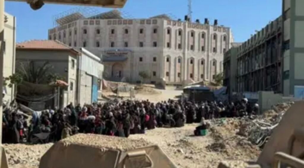 بالصور.. إسرائيل تجبر سكان شمال غزة على ترك منازلهم