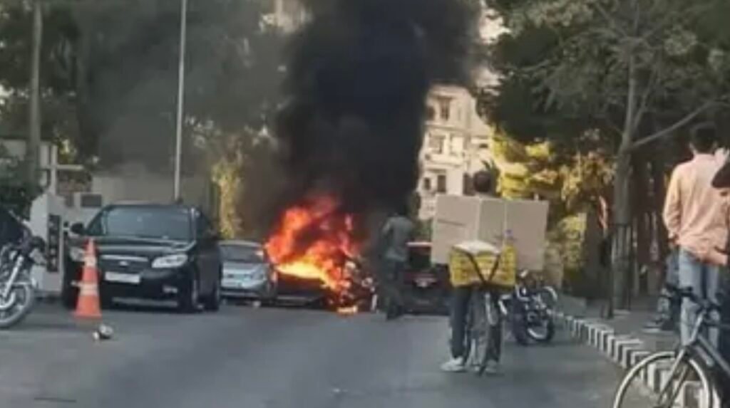 استهداف يهز دمشق.. صاروخ فجّر سيارة وقتل من بداخلها