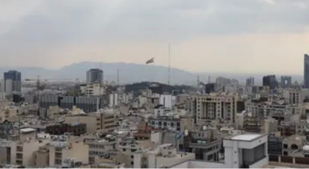 تل أبيب أبلغت طهران بهجومها عبر وسطاء.. 3 مصادر تكشف