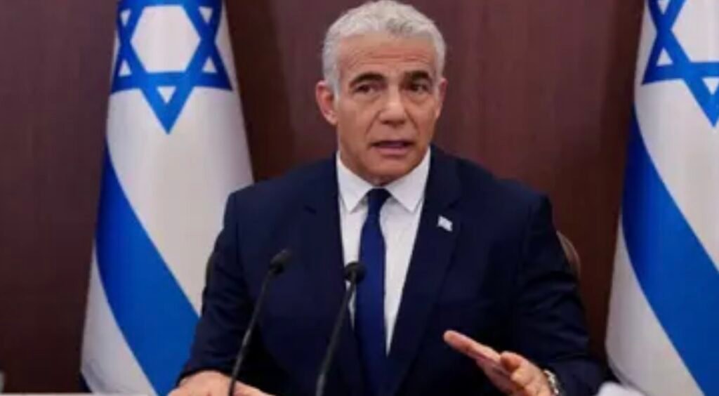 لابيد: تفادي ضرب أهداف استراتيجية في إيران قرار خاطئ