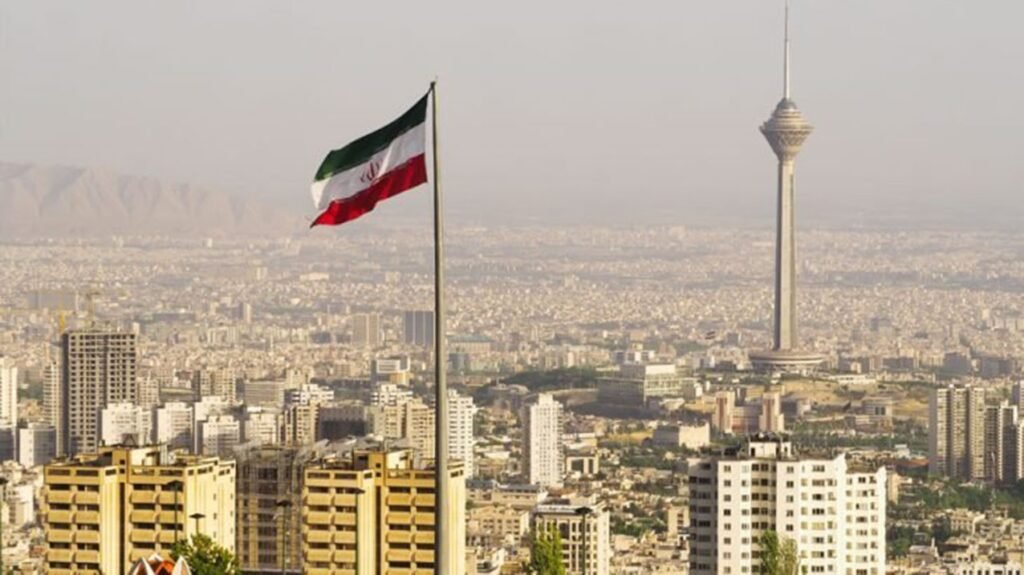 زلزال يضرب شرق طهران وسط تحذيرات للسكان..