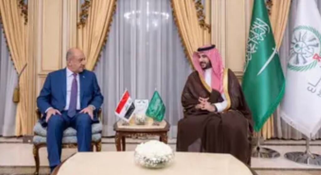 وزير الدفاع السعودي يبحث مع نظيره العراقي الأوضاع في المنطقة