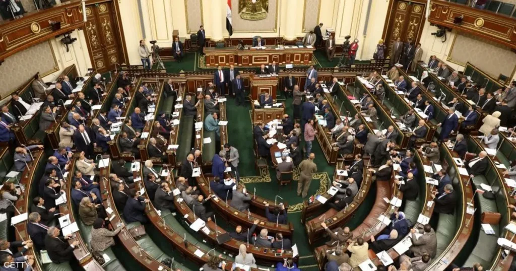 «النواب» ينفي مناقشة أي مشروع قانون يفرض رسومًا أو ضرائب على المصريين بالخارج..