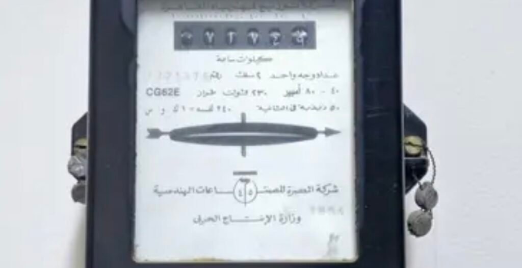كيف ينعكس سعر صرف الدولار على فاتورة الكهرباء في مصر؟