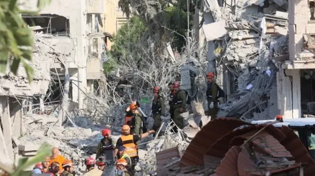 كيف أصبحت الصين وروسيا بمثابة عيون إيران في السماء؟