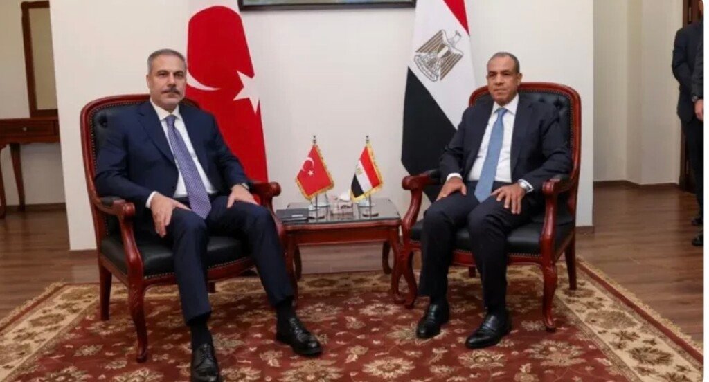 وزيرا خارجية مصر وتركيا يشددان على أهمية خفض التصعيد بالمنطقة
