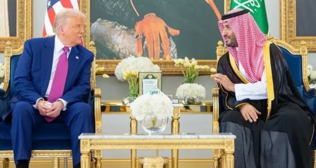 ولي العهد السعودي والرئيس الأمريكي يؤكدان أهمية أمن الملاحة والممرات البحرية