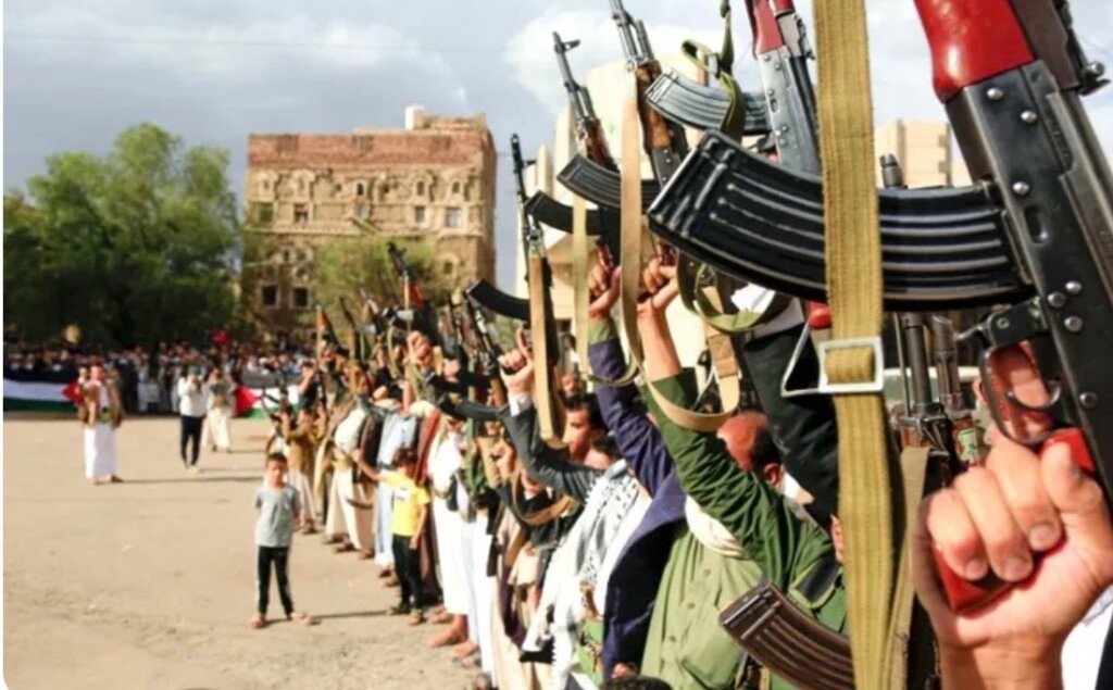 صواريخ على يافا وحظر بحري.. الحوثيون يصعدون ضد إسرائيل