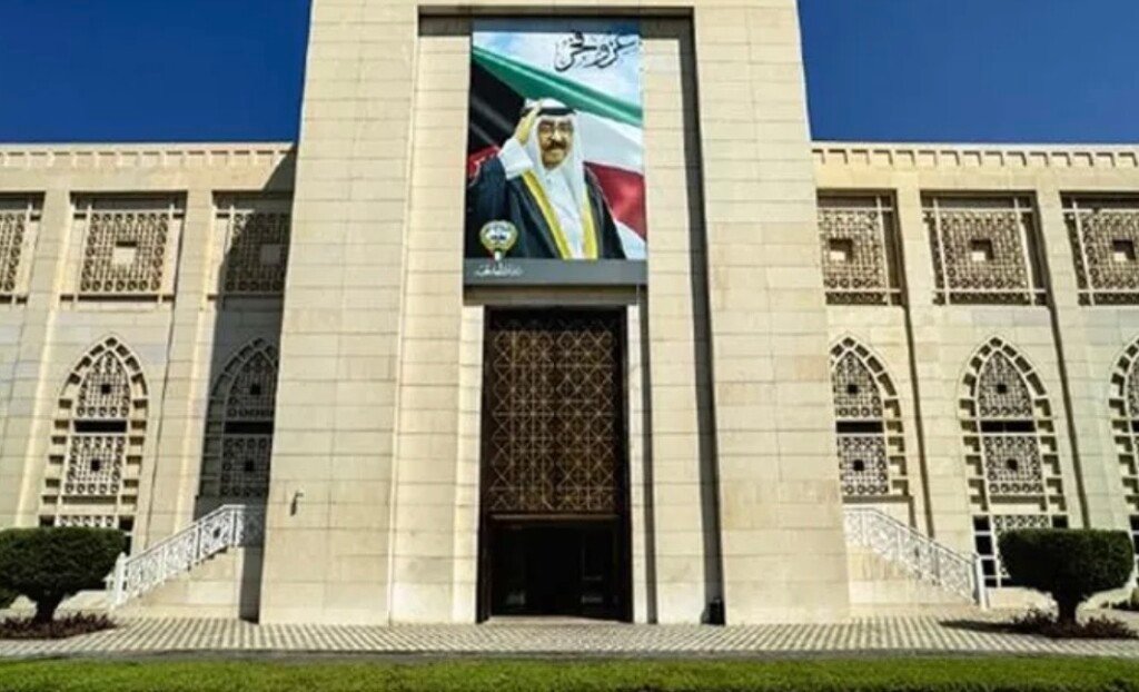 الكويت تدين استهداف منشآت حيوية بطائرات مسيرة وتؤكد حقها في حماية سيادتها
