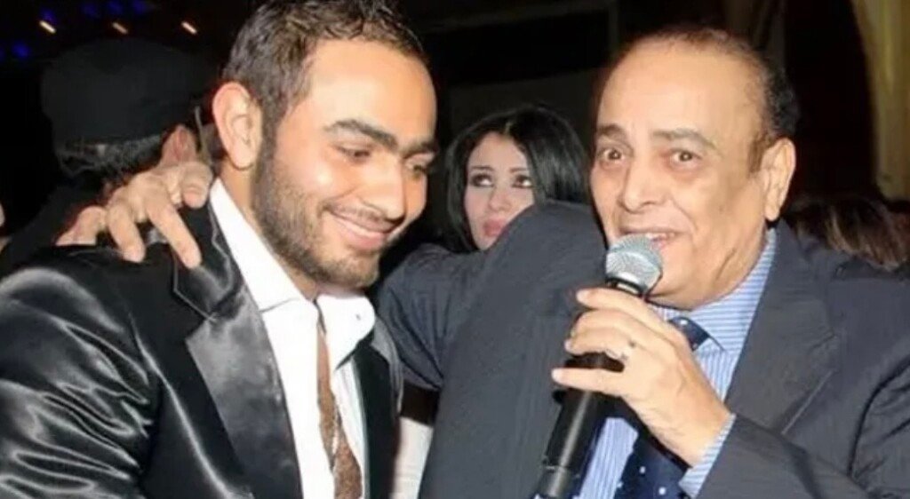 وفاة والد تامر حسني.. وتأجيل حفلتيه في العلمين وجرش