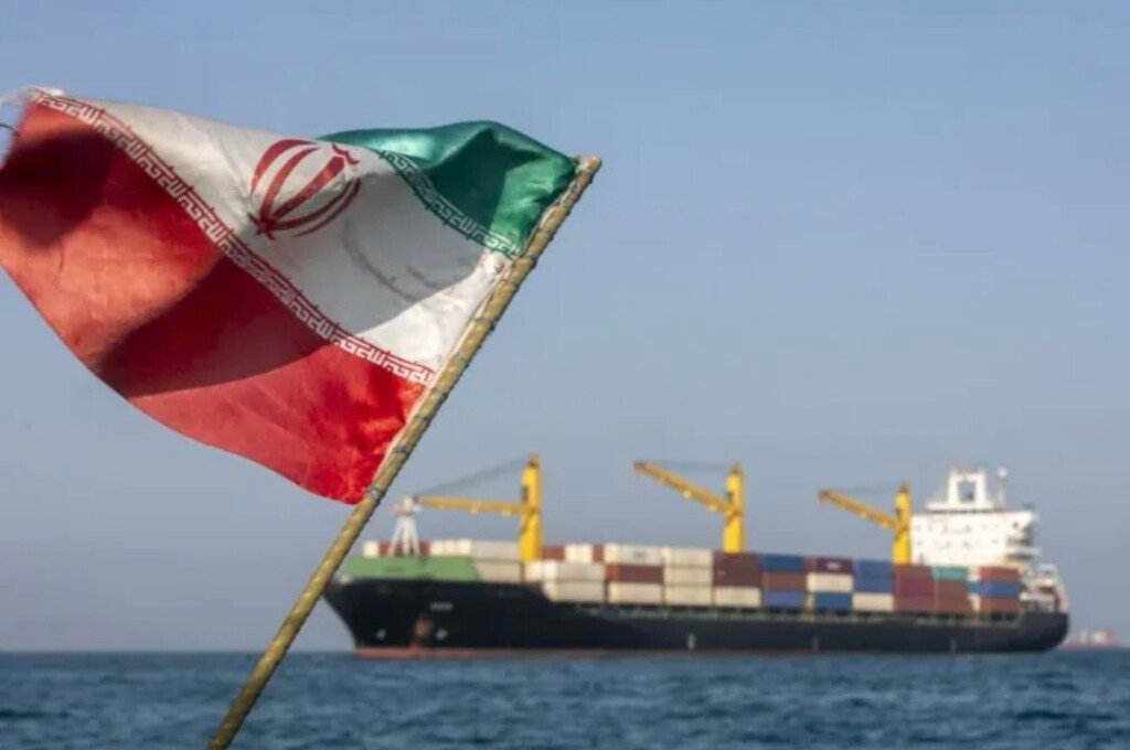 تقسيم المضيق.. إيران وعُمان تقتربان من اتفاق “رسوم عبور هرمز”