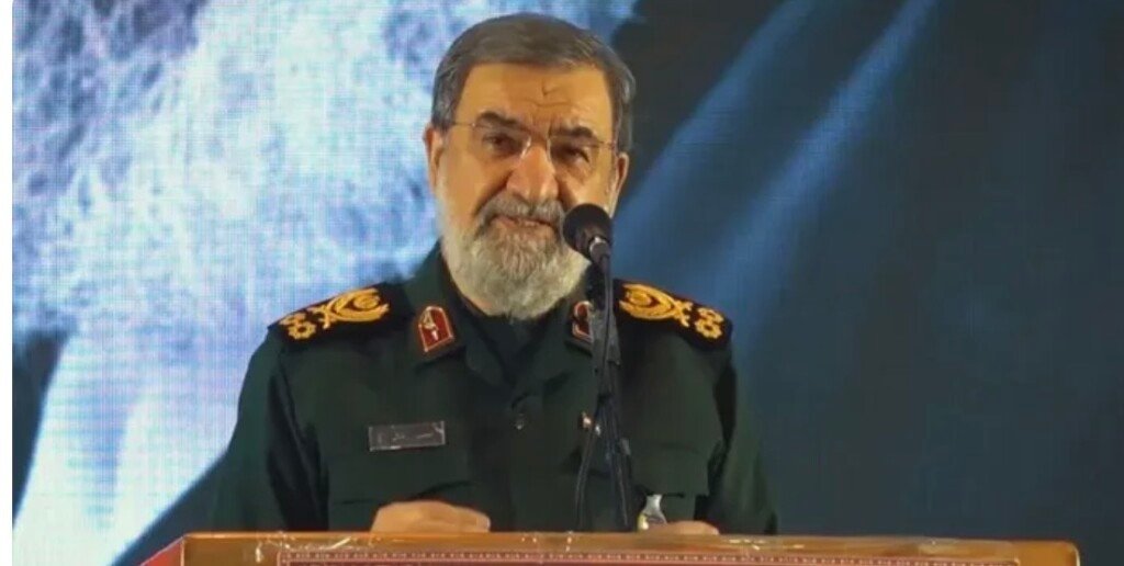 رضائي: مضيق هرمز سيظل مغلقًا حتى تقبل أمريكا شروط إيران