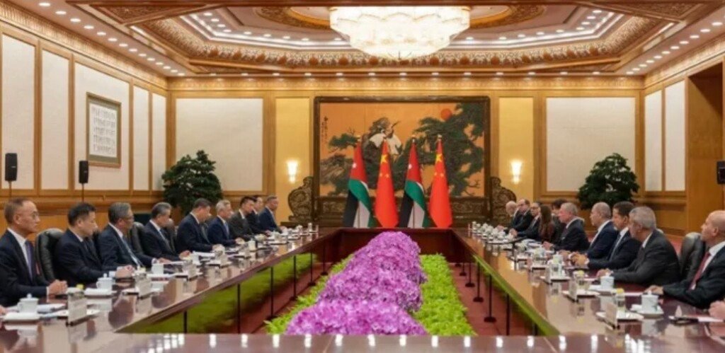 الأردن والصين يطالبان بحل شامل لأزمات المنطقة وعودة الملاحة في هرمز