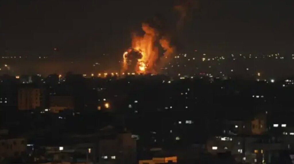 الاحتلال ينفذ 14 عملية تفجير على أطراف بلدة المنصوري جنوب لبنان