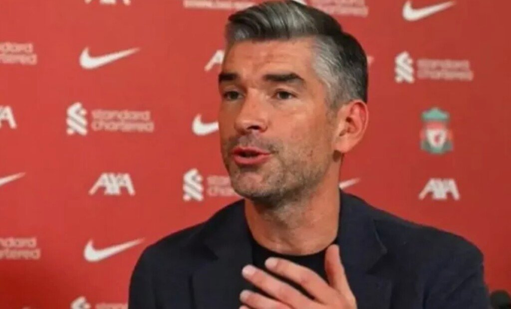 المدير الرياضي لليفربول يقترب من الهلال السعودي