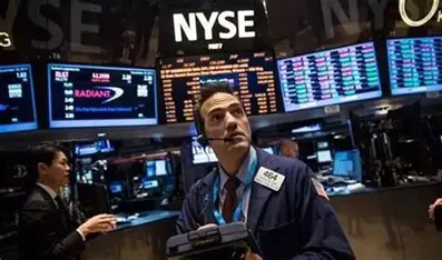 مكاسب كبيرة في وول ستريت مع تراجع توقعات رفع الفائدة