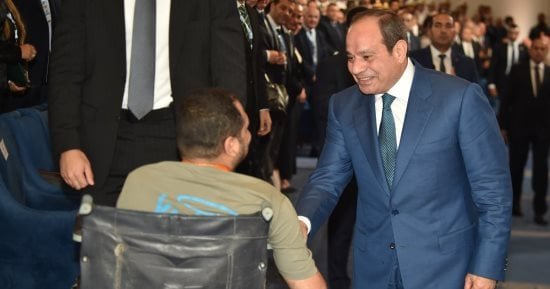 الرئيس السيسي يستجيب لرغبة متحدي الإعاقة في السلام عليه بمنتدى مصر 2026