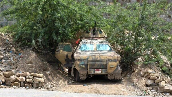رشاد العليمي يواصل فجر اليمن ويستهدف مليشيات الحوثي في مأرب وتعز