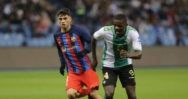 برشلونة يتفوق 2-1 على ريال بيتيس في لا كارتوخا ويواصل الصدارة
