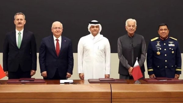 قطر وإندونيسيا وباكستان وتركيا توقع مذكرة بدر لتعزيز التعاون الدفاعي