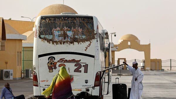 مصر توقف عبور الشاحنات إلى السودان عبر ميناء قسطل البري وسط توترات