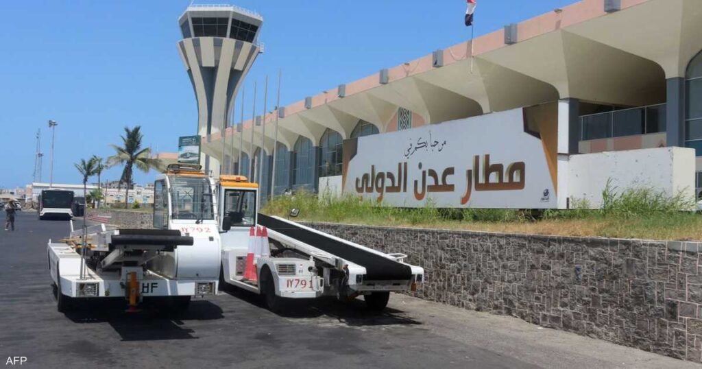 الحوثيون يستهدفون معسكر بدر ومطار عدن بصاروخ باليستي ويعلنون سيطرتهم على جبهة جديدة