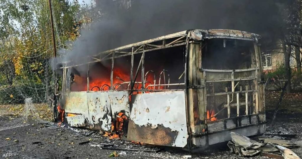 روسيا تضرب حافلتين في كراماتورسك، 30 قتيل: تصاعد الهجمات بين أوكرانيا وموسكو
