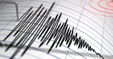 خطأ في تقدير قوة زلزال باليابان يثير الذعر ويؤدي إلى توقف مؤقت للقطارات السريعة