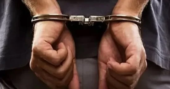 حبس عامل خردة بتهمة سرقة بضائع من أمام محل بمدينة نصر