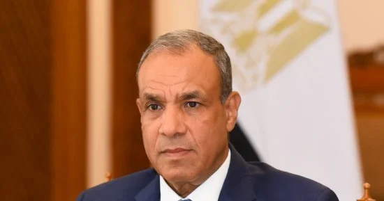 وزير الخارجية المصري ونظيره السعودي يبحثان تطورات المنطقة وسبل خفض التصعيد